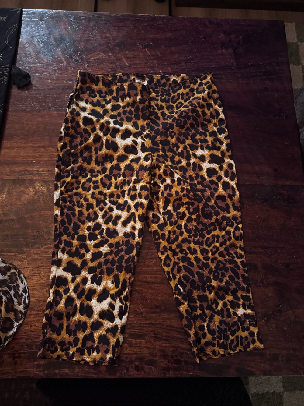 Kimchi Blue Leopard Print Capris woman’s 12 NWOT